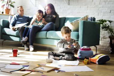 Aile birlikte vakit geçirmek