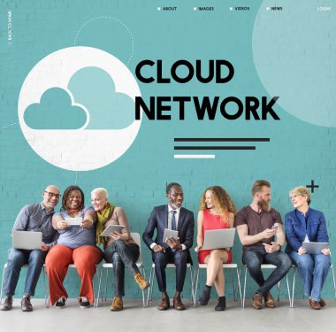 Dijital aygıtlar kullanan insanlar 