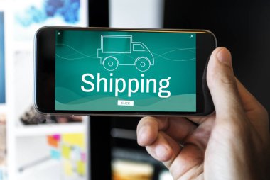 Akıllı telefon kullanan adam