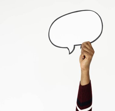 Konuşma balonu tutan kişi