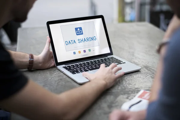 Man showing laptop screen — Stock Photo, Image