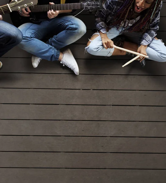 Gente tocando guitarras — Foto de Stock