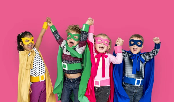 Niños felices en trajes de superhéroe — Foto de Stock