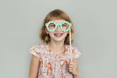 Sarışın kısa saçlı kız