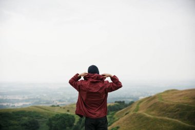 Adam dağ tepelerinde daimi