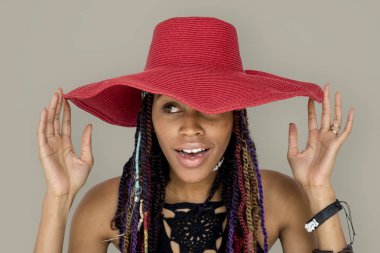 Afrikalı kadın gülümsüyor 