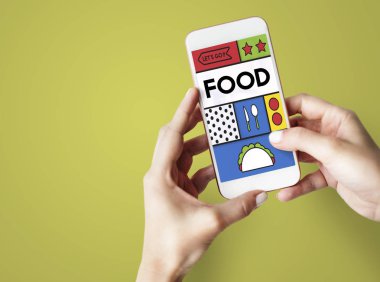 kişi holding cep telefonu