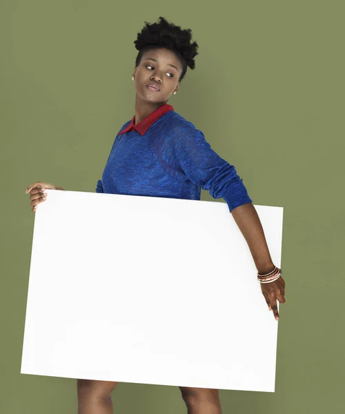 Mulher segurando cartaz — Fotografia de Stock