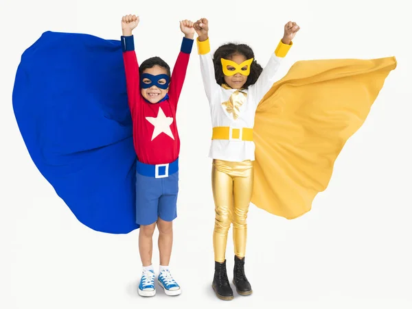 Copii în costume de supereroi — Fotografie, imagine de stoc