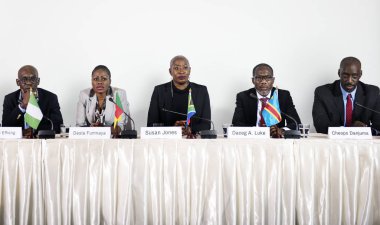 Konferans Uluslararası insanlar