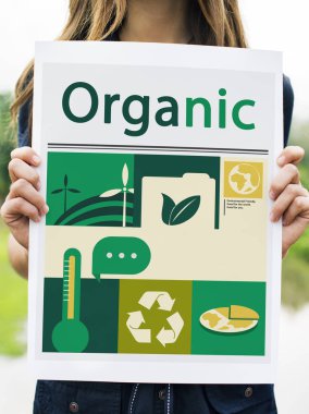 kadın holding tasarlamak 