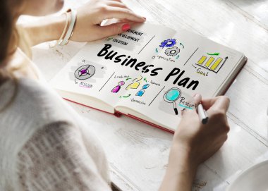  Not Defterinde Not Tutan Kadın