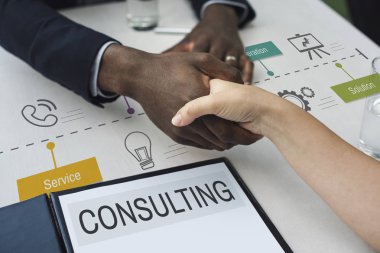 İş Adamları Tokalaşıyor