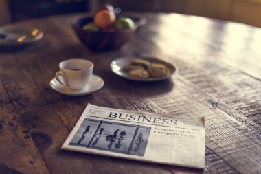 Gazete Break kurabiye kahve fincanı sabah