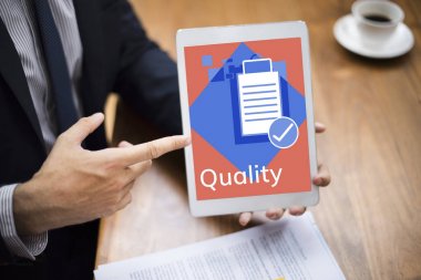 Dijital tablet ile işadamı