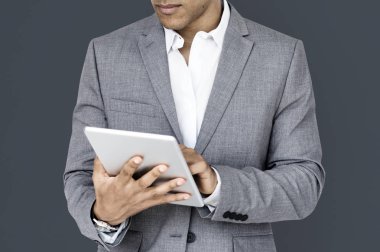 İşadamı tarama dijital tablet