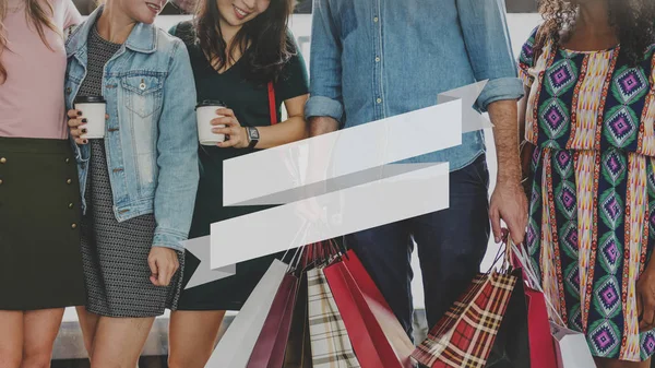 Personas con bolsas de compras —  Fotos de Stock