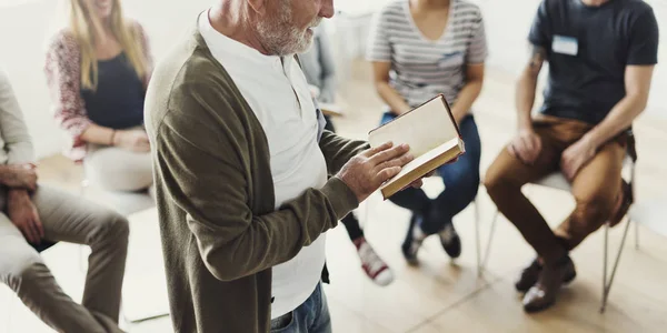 Menschen auf Besprechungsseminar — Stockfoto