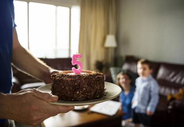 Család ünnepli születésnapi party — Stock Fotó