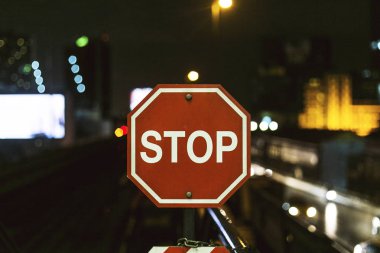 Dur işareti şehir trafik, özgün ortasında photoset