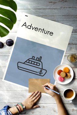 kadının elinde kart yazma 