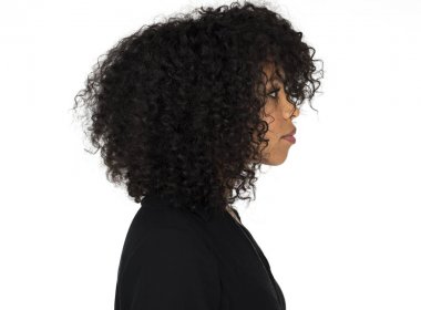 Genç Afrika asıllı kadın