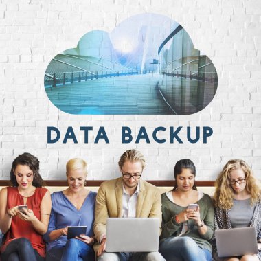 farklı aygıtlar kullanan kişiler