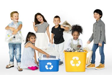 Çocuklar çöp geri dönüşüm