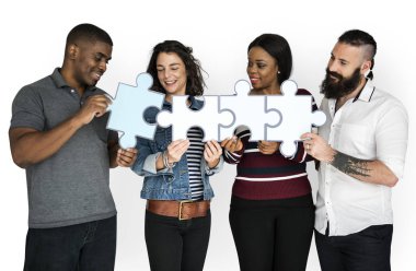 İnsanlar Holding Puzzle parçaları 