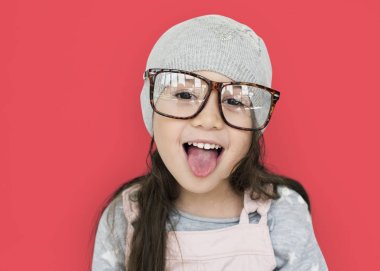 gülümseyen sevimli küçük kız