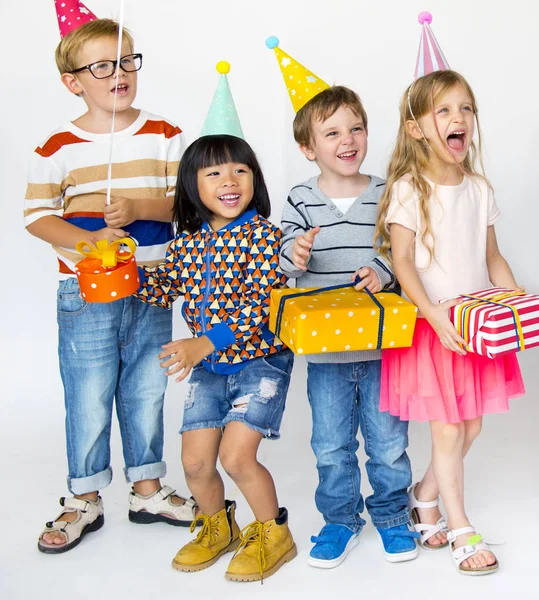 Adorables niños teniendo fiesta —  Fotos de Stock