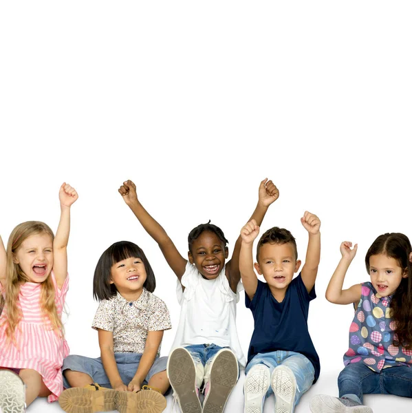 Niños jugando juntos —  Fotos de Stock