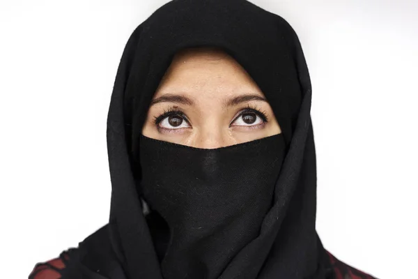 Portrait of muslim woman in purdah — Stock Photo, Image