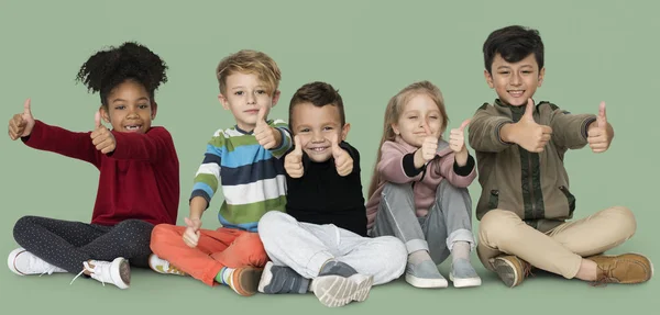 Děti ukazuje palec — Stock fotografie