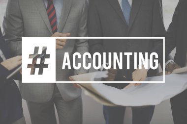 iş insanları tartışarak yeni proje