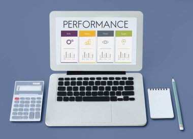 dizüstü bilgisayar işyerinde. 