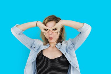 yüz buruşturma genç kadın