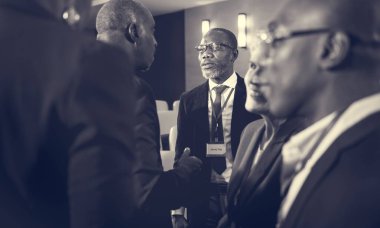 beyin fırtınası ve konuşmak insanlar