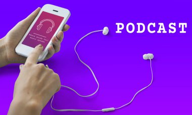 insan elinden tutarak cep telefonu