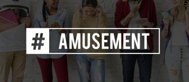 Arkadaşlar dijital cihazlar kullanarak