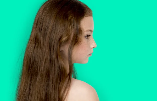 Caucásico joven chica con el pelo largo — Foto de Stock