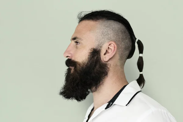 Fiatal férfi szakáll- és bajuszfésű — Stock Fotó
