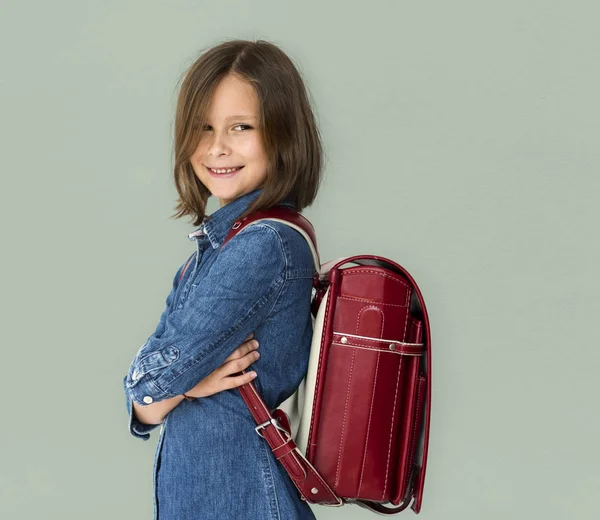 Menina da escola com mochila — Fotografia de Stock