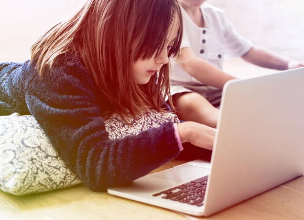 Little girl using laptop — Stock Photo, Image