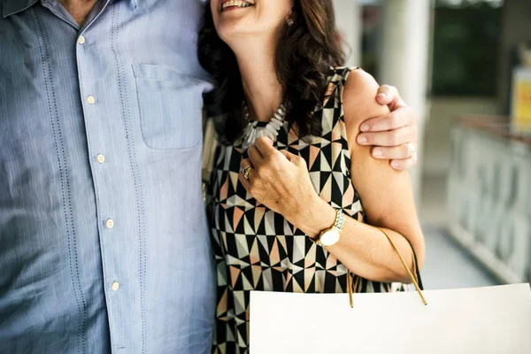 Coppia Godendo Shopping — Foto Stock