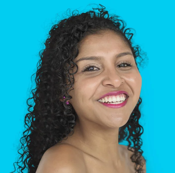 Joven mujer sonriendo — Foto de Stock