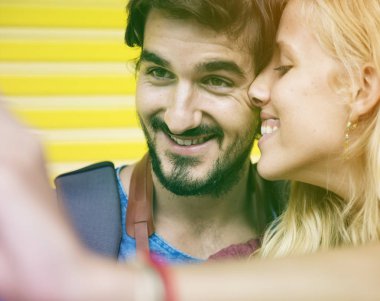 Aşık mutlu bir çift.