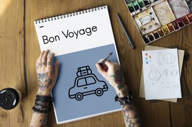 Dövmeli kişi Not Defteri'nde çizim 