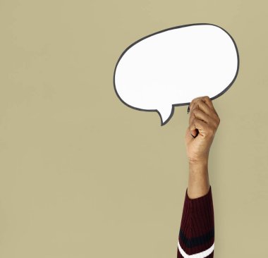 konuşma balonu tutan el