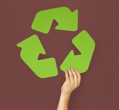 El işareti geri dönüşüm tutarak